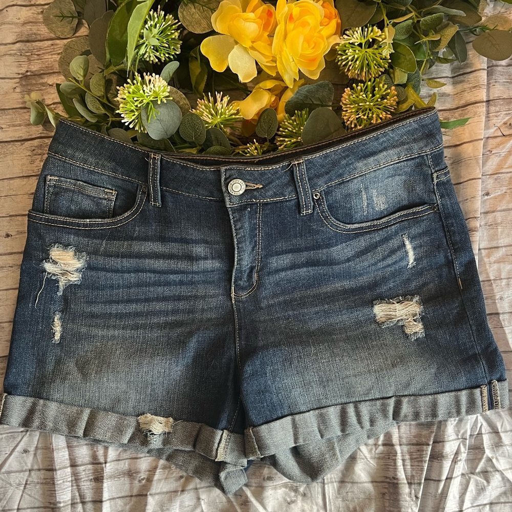 🩳Time and Tru Women’s Blue Jean Mid-Rise Shorts Size 12
